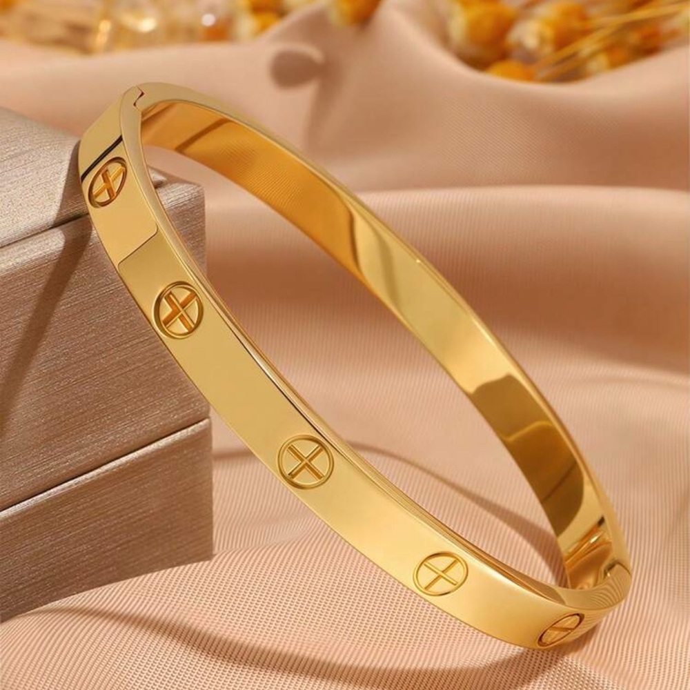 18K Gold Plated Screw Cross Design Bracelet Tarnish Resistant